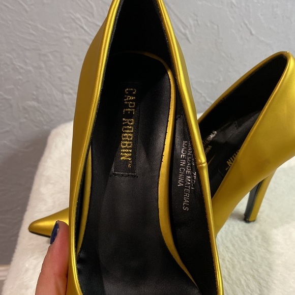 CAPE ROBBIN Women’s Pointed Toe Pump Heels Gold Sz 5.5 - Picture 3 of 11